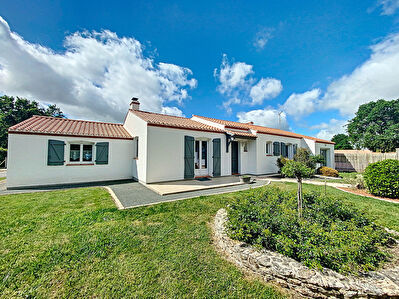 Maison de 131 m2 avec piscine a LA GARNACHE
