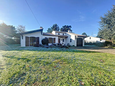 Maison 6 pieces (135 m2) en vente a CHALLANS