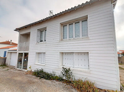 Maison 4 chambres en vente a BEAUVOIR SUR MER