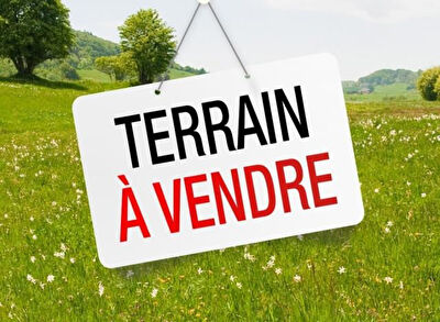 A VENDRE Terrain proche de Combourg