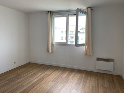 Appartement de type studio meuble de 24.72m2 Rueil Malmaison Gare