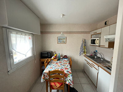 Appartement Les Sables d'Olonne 1 piece 27 m2 ascenseur cave proche centre ville plage et marche