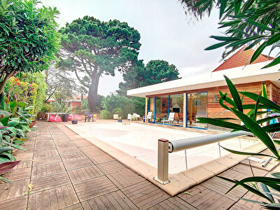 Maison Les Sables D Olonne 188 m2 habitables 1 km Centre Ville 3 chambres jardin piscine garage abris voiture