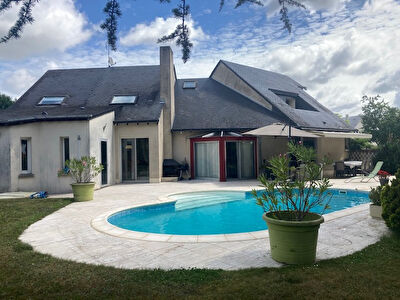 Maison d'architecte avec piscine a Angers de 5 chambres sur un parc arbore de pres de 2400m2