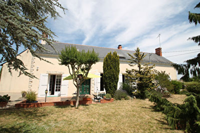 Maison a Villeveque de 165m2 avec jardin et 5 chambres