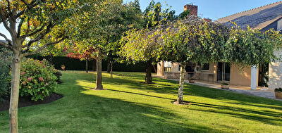 Maison Angers 272 m2hab+150m2combles,terrain 1916m2,double garages et annexes