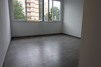 Angers Sud appartement de type 2 avec parking dans residence avec ascenseur