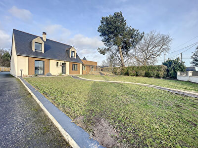 Maison Cornille Les Caves de 8 pieces, 5 chambres de 235 m2 a 20kms d'Angers