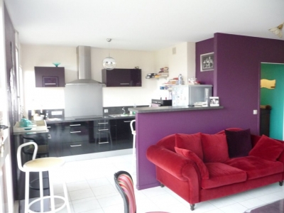 Appartement en duplex a Saint-barthelemy-d'anjou 3 pieces, terrasse de 13 m2, place de parking couverte !