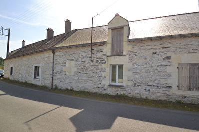 Maison ancienne a renover a 10 minutes d'Angers sur 1000m2 de terrain expose sud