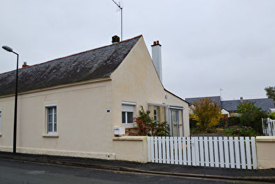 Maison ancienne Plain pied St Sylvain D Anjou 91 m2, jardin, dependance, garage !