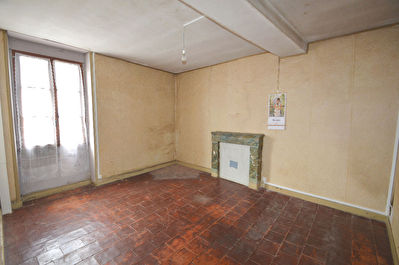 Maison ancienne Baune 6 pieces 100 m2 , dependance, cour !