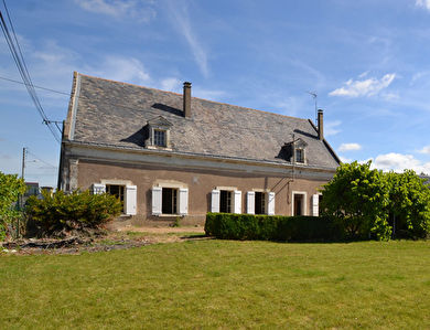 Longere a renover avec un beau terrain de +1000 m2 sur La Dagueniere