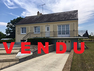 Maison Saint Sylvain D Anjou, proche bourg, 2 chambres, terrain de 2500m2, dependance