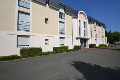 Appartement Montreuil Juigne T3 parking prive Cave