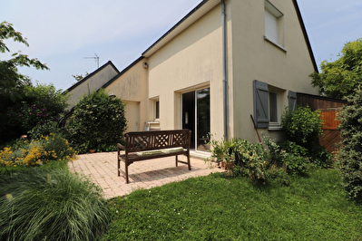 Maison 3 chambres, jardin, garage bourg de Corne