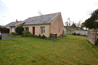 Maison de plain pied total a Corne 3 chambres, garage, jardin 856 m2 !