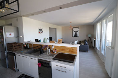 Saint Barthelemy d'Anjou Appartement 3 pieces de 73m2 dernier etage