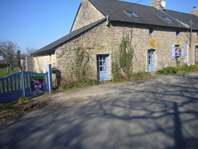 LONGERE A 5 MINUTES DE GUIDEL