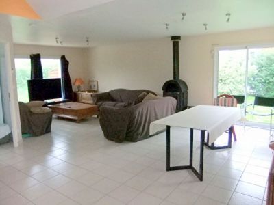 BELLE CONTEMPORAINE DE PLAIN PIED.