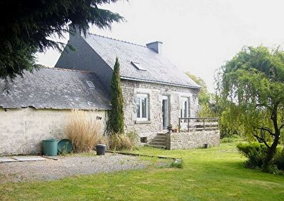 VENDUE - Maison en pierre et ses dependances a Cleguer