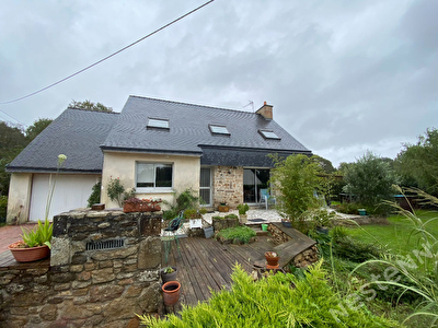 Maison recente dans un village sur Crach