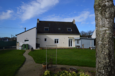 Maison 5 chambres a vendre proche centre Pluvigner