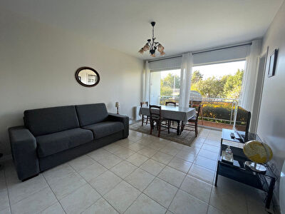 QUIBERON - entre l'eglise et la grande plage, appartement meublee T1 de 28 m2