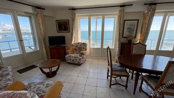 QUIBERON VUE MER- tres bel appartement de 90 m2, commerces et plages a pied