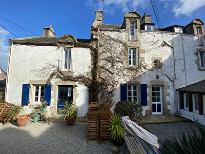 EXCLUSIVITE - Propriete du 18eme siecle en hyper centre ville de Quiberon sur un terrain de 970 m2