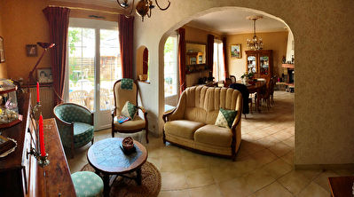 Maison Angers Nazareth. 4 chambres dont 2 en rez de chaussee, une cave, un garage et un jardin clos.