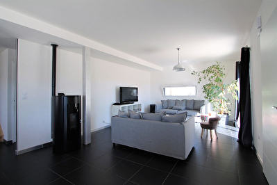 Angers OUest Maison 8 minutes CHU . Construction de 2015.3 cchambres dont une de plain pied. Garage et terrain d'environ 400m2.