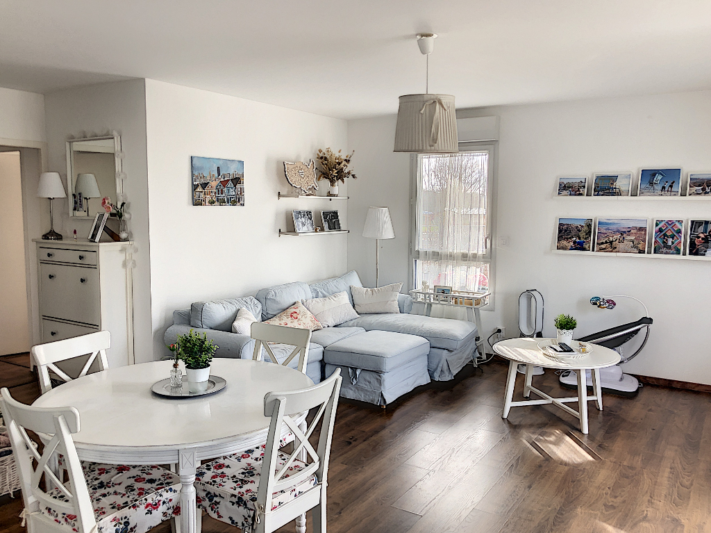 photos n°1 A vendre Angers Patton, Montesquieu, Balzac. Appartement type 4. 3 chambres. Terrasse. Double garage. Chauffage au gaz. Ascenseur.