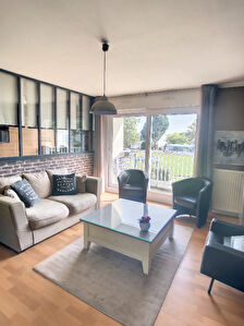 A vendre ANGERS les justices. Appartement type 3. 2 chambres plus un espace bureau ou 3eme chambre. Sejour avec balcon. Cuisine amenagee. Chauffage individuel. Garage ferme en sous-sol.