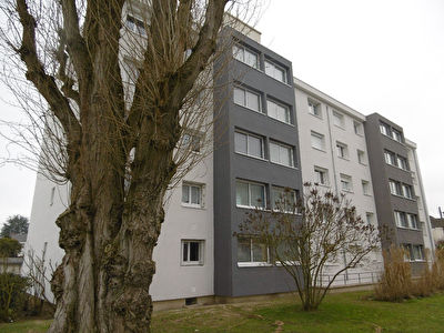 SAINT JEAN DE LA RUELLE, appartement T3 + balcon sud, cave et parking