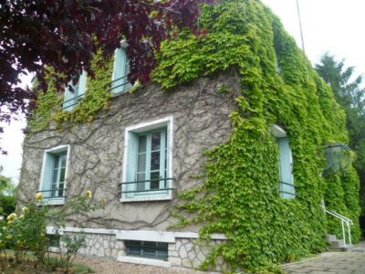 SAINT JEAN DE LA RUELLE - MAISON DE VILLE T6 AVEC GRENIER, JARDIN ET GARAGE