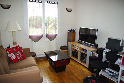 A VENDRE SAINT JEAN DE BRAYE - Maison de type 4 en excellent etat avec jardin et garage.
