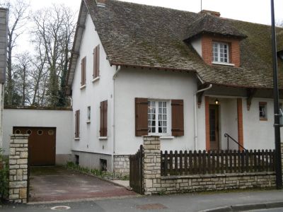 OLIVET - Maison de ville a renover avec garage et jardin !