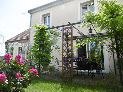 Saint Jean De Braye - Maison T5 de 112 m2 avec jardin et garage.