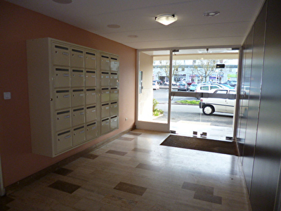 Appartement Saint Jean De Braye 2 pieces 49 m2 Parking et cave. Tram a pieds.