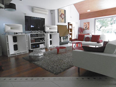 Maison independante familiale Saint Jean De Braye 6 pieces 183 m2, 5 chambres, buanderie, garages, piscine chauffee, cuisine amenagee/equipee, jardin.