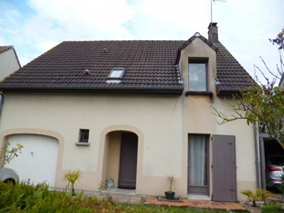 St Jean de la Ruelle proche du Bourg. Maison 108 m2 en excellent etat interieur moderne