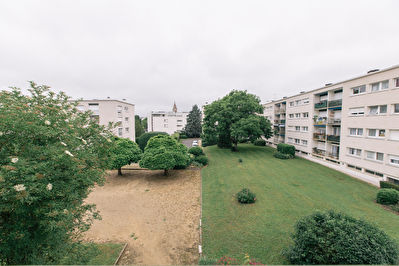 Agreable appartement T4 au coeur de St J. De La Ruelle avec parking/balcon/cave
