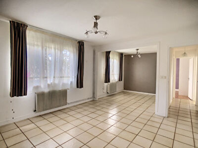 MAISON T3 DE PLAIN PIED AVEC DEPENDANCES - Tous commerces a pied - 15 minutes centre ville