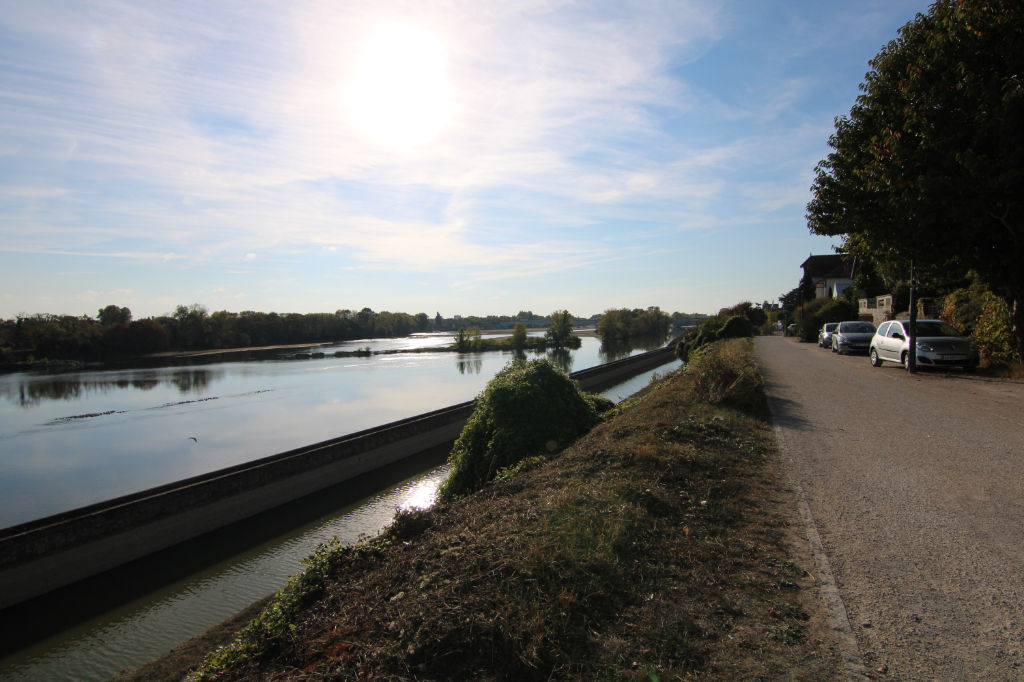 photos n°1 ORLEANS Chemin de Halage - Bel appartement T4 de plain pied - Accès direct Loire - Garage et balcon !