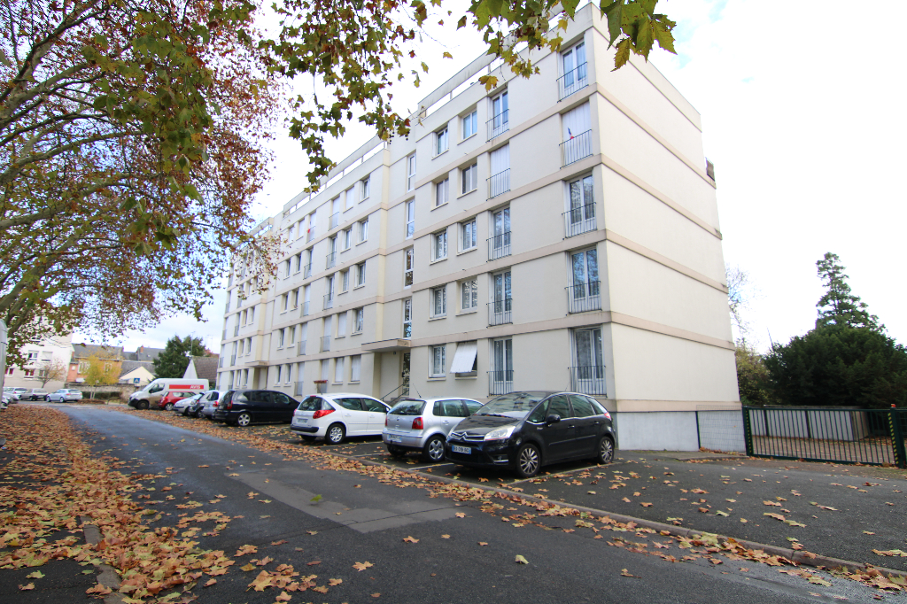 photos n°1 ORLEANS limite SARAN - Appartement T3 -74m² avec balcon, cave garage fermé