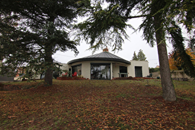 Maison 7 pieces d'architecte sur s/sol Secteur Ouest ORLEANS proche bords de Loire