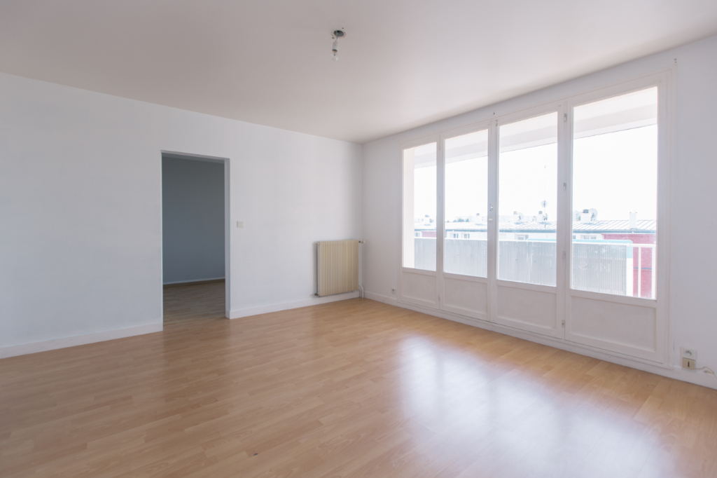 photos n°1 Appartement St Jean De La Ruelle 2 pièces 46.25 m², balcon, cave