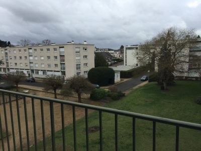 Saint Jean de la Ruelle - Centre Bourg - Appartement T3 Balcon, parking et cave
