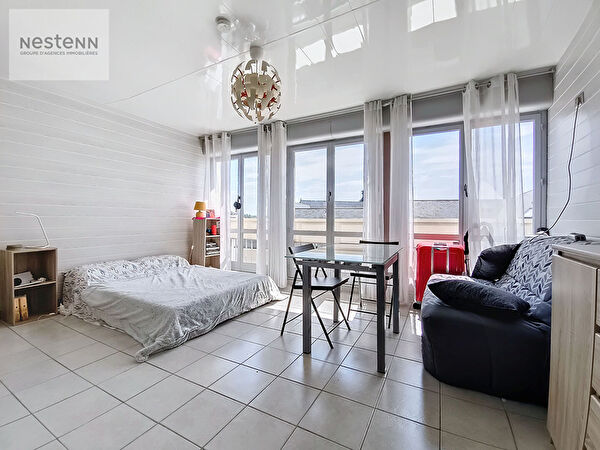 ORLEANS CENTRE - PLACE SAINT PAUL - APPARTEMENT T1 MEUBLE - EXPOSE SUD - LUMINEUX -